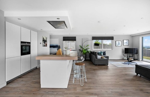 Exeter Cottage | Cabin ∙ 8 bedrooms ∙ 16 guests