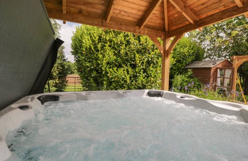 Chippenham Cottage | Cabin ∙ 8 bedrooms ∙ 18 guests
