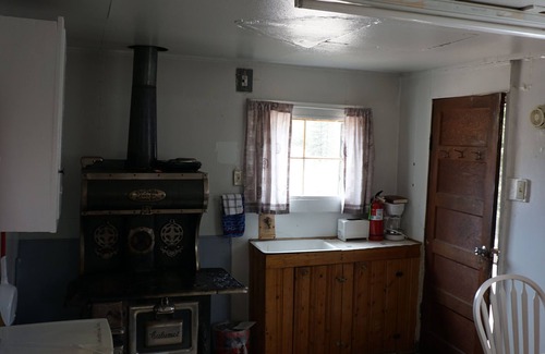 Bellvue Cabin | Cabin 9 at Sportsman’s Lodge, Rustic Cabin 9 at Sportsman's Lodge