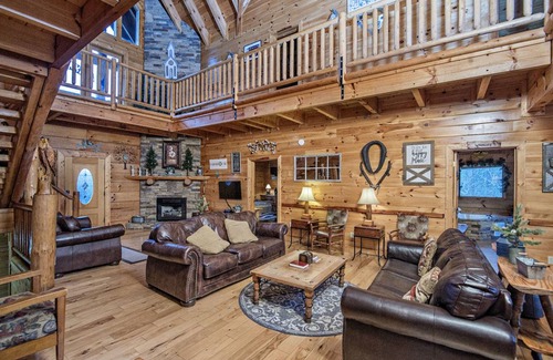 Pigeon Forge Cabin | Cabin ∙ 9 bedrooms ∙ 22 guests
