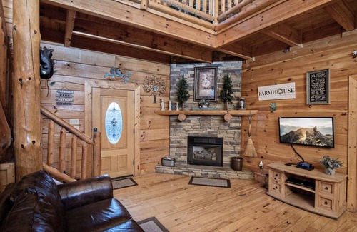 Pigeon Forge Cabin | Cabin ∙ 9 bedrooms ∙ 22 guests