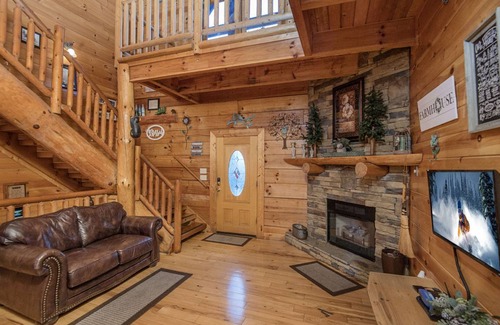 Pigeon Forge Cabin | Cabin ∙ 9 bedrooms ∙ 22 guests