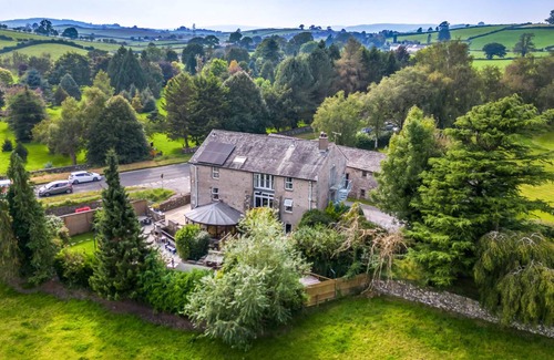 Kendal Cottage | Cabin ∙ 9 bedrooms ∙ 20 guests