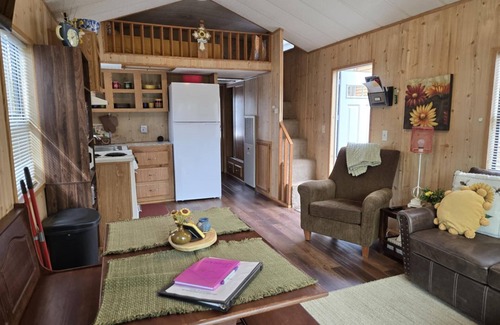 Neal Cabin | Cabin 9 ~ Toronto Lake: Fishing, Swimming & More! 1 Bedroom Cabin by RedAwning