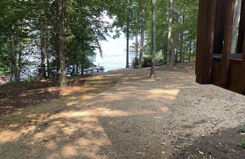 Bumpass House | Cabin' A Good Time - Lake Front Property
