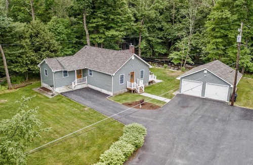 Tannersville House | Cabin by the Creek with private creek access
