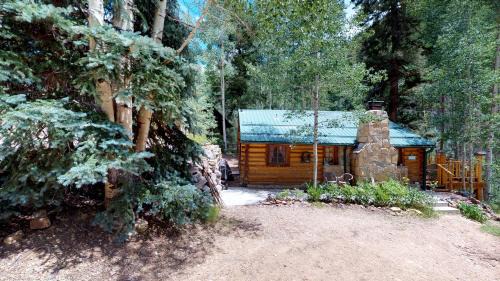Red River House | Cabin By The Creek With High Speed Wifi