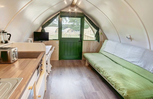 Langley-on-Tyne Ski Chalet | Cabin by the Lake near Historic Bristol Lodge
