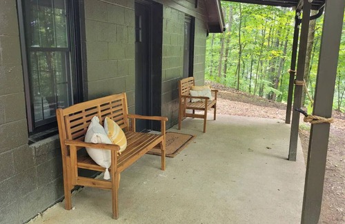 Cuyahoga Falls Cabin | Cabin for 6 in Cuyahoga Valley National Park: Enjoy four-season comfort