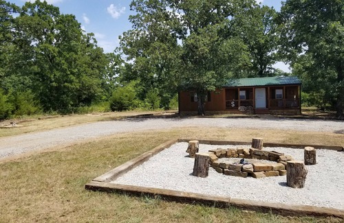 Albany Cabin | Cabin for two on 160 Acres,less than 20 min from Choctaw Casino Durant OK