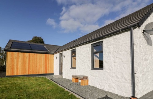 Castle Douglas Cottage | Cabin ∙ 2 bedrooms ∙ 4 guests
