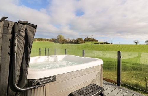 Castle Douglas Cottage | Cabin ∙ 2 bedrooms ∙ 4 guests