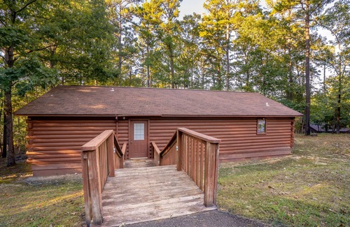 Royal Cabin | Cabin H at Safe Harbor Brady Mountain on Lake Ouachita!
