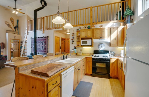 Angel Fire House | Cabin Hidden in the Pines near Ski Area