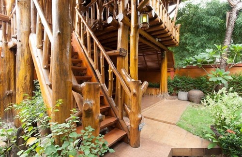 Wua Lai Cabin | Cabin Home w/Beautiful Garden Old Town