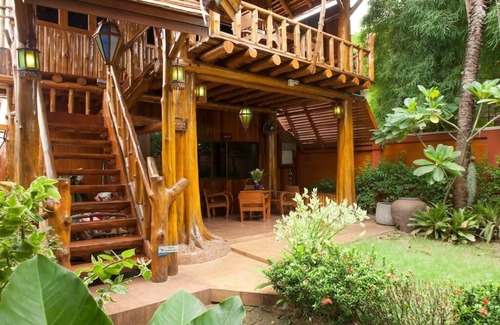 Wua Lai Cabin | Cabin Home w/Beautiful Garden Old Town