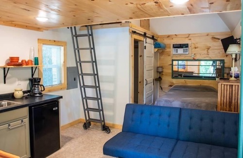 Harrison Cabin | Cabin in beautiful Shady Oaks camp Ground. In the heart of the Ozarks
