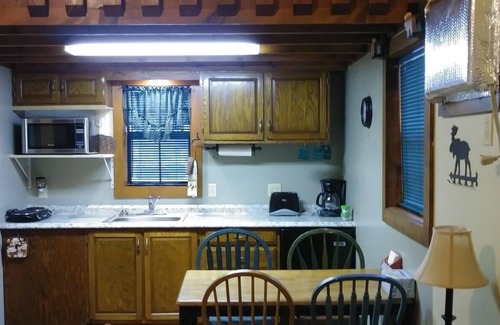 Harrison Cabin | Cabin in beautiful Shady Oaks camp Ground. In the heart of the Ozarks