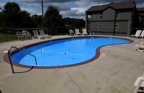 Branson West Cabin | Cabin in Branson West with fireplace, outdoor pool, tennis, golf