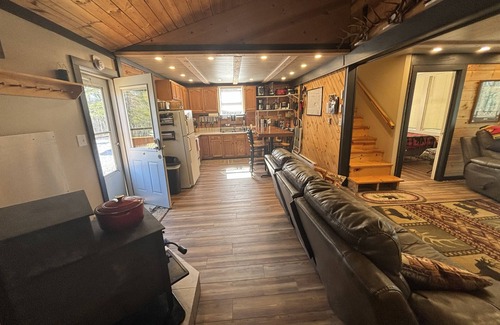 Laurelville Cabin | Cabin in Hocking Hills with Hot Tub, Fire Pit and Covered Back Deck.