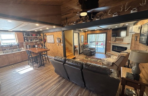 Laurelville Cabin | Cabin in Hocking Hills with Hot Tub, Fire Pit and Covered Back Deck.