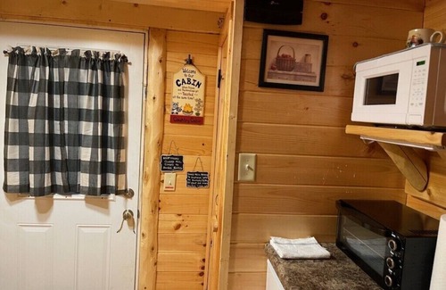 Laurelville Cabin | cabin in Hocking Hills Wifi, Walking Trail