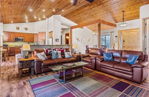 Torreon Cabin | Cabin in Show Low, AZ in Torreon with free level 2 car charger
