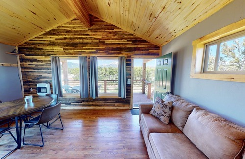 La Sal Cabin | Cabin in South East Moab Area with Beautiful Views