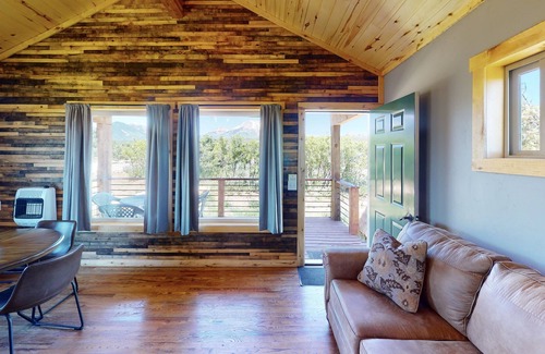 La Sal Cabin | Cabin in South East Moab Area with Beautiful Views