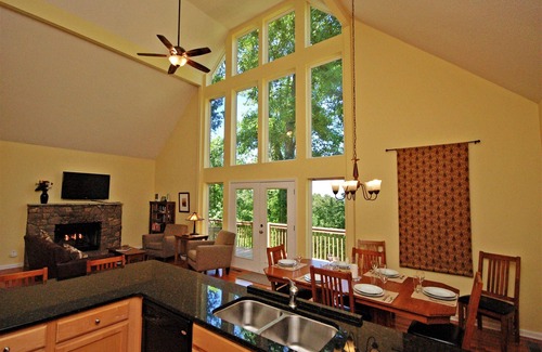 Asheville Cabin | Cabin in the mountains only 2.2 miles to downtown or a 10 dollar Uber ride.