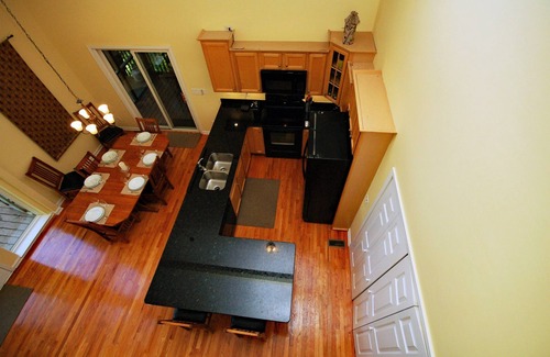 Asheville Cabin | Cabin in the mountains only 2.2 miles to downtown or a 10 dollar Uber ride.