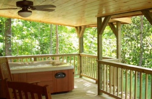 Hendersonville Cabin | Cabin in the Woods-Peaceful 1BR 20-Acre Rural Retreat-HotTub&WiFi near Asheville