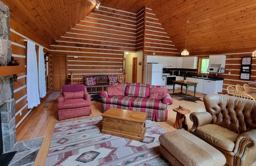 Grand Bend Cottage | Cabin in the Woods - 5 min walk to private beach!