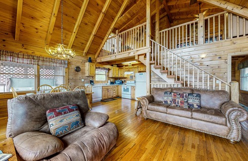 Gatlinburg - Pigeon Forge Cabin | Cabin large deck, breathtaking views, free attract ticket, Hot tub, Dog Friendly