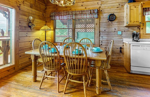 Gatlinburg - Pigeon Forge Cabin | Cabin large deck, breathtaking views, free attract ticket, Hot tub, Dog Friendly