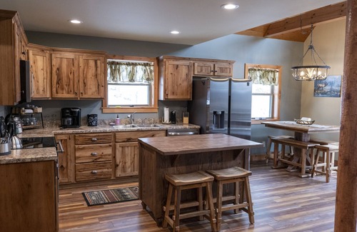Huntingdon House | Cabin Luxary Near Raystown Lake in Peaceful Wooded Area