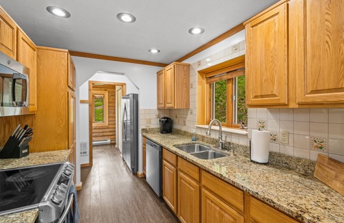Bozeman Cabin | Cabin near Bridger Bowl with Hot Tub!