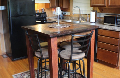 Gatlinburg - Pigeon Forge Cabin | Cabin of Dreams – Bluff Mountain Views, Hot Tub & Wildlife