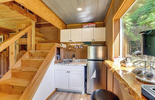 Port Angeles Cabin | Cabin on 5 Acres in Port Angeles w/Fire Pit!