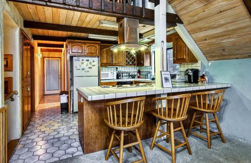 Pine Cove House | Cabin on a Hill