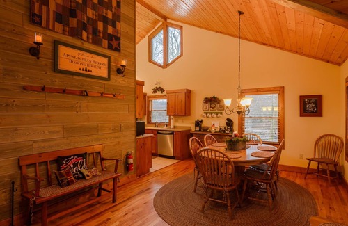 Blowing Rock Cabin | Cabin on Appalachian Ski Mountain