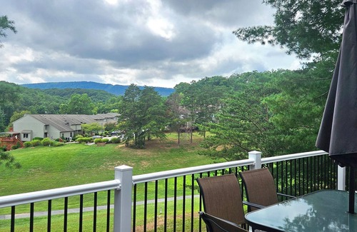 The Woods Cabin | Cabin on Golf Course with Hot Tub, Fire Pit, Mountain and Lake Views