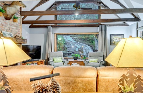 Franklin House | Cabin on Ledford Branch with Waterfall and Wading Pool
