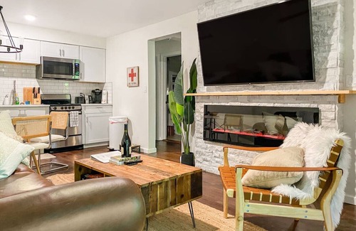 Hunter Cabin | Cabin on Mtn, Seasonal Pool Access w Panoramic Views! Hike, Golf, Swim, Relax!