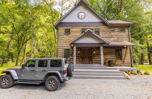 Nantahala Cabin | Cabin on Nantahala River with Hot tub/ Bryson City, NC 28713