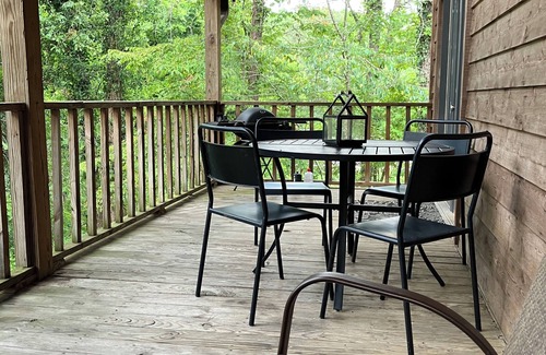 Jones Mills House | Cabin on the Cove overlooking Lake Catherine