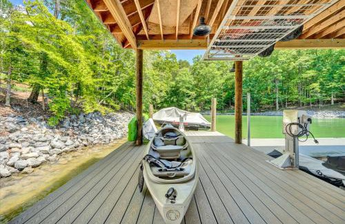 Moneta House | Cabin on the Cove