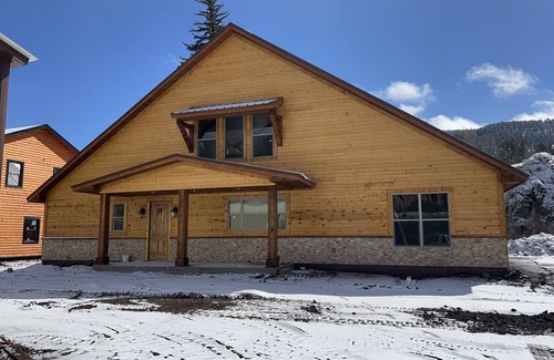 South Fork Cabin | Cabin on the river, close to Wolf Creek Ski Area & Rio Grande National Forest.