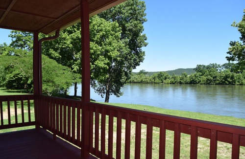 Calico Rock Cabin | Cabin on the White River. Famous for clean, cold water and record size trout!
