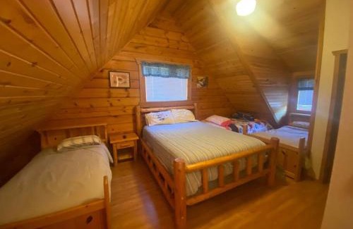 Warrens House | Cabin Retreat near 3 Bears Resort